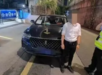 被查酒駕,他趕走代駕繼續開車,剛一轉角又碰上了執勤交警 被查酒駕,他趕走代駕繼續開車,剛一轉角又碰上了執勤交警